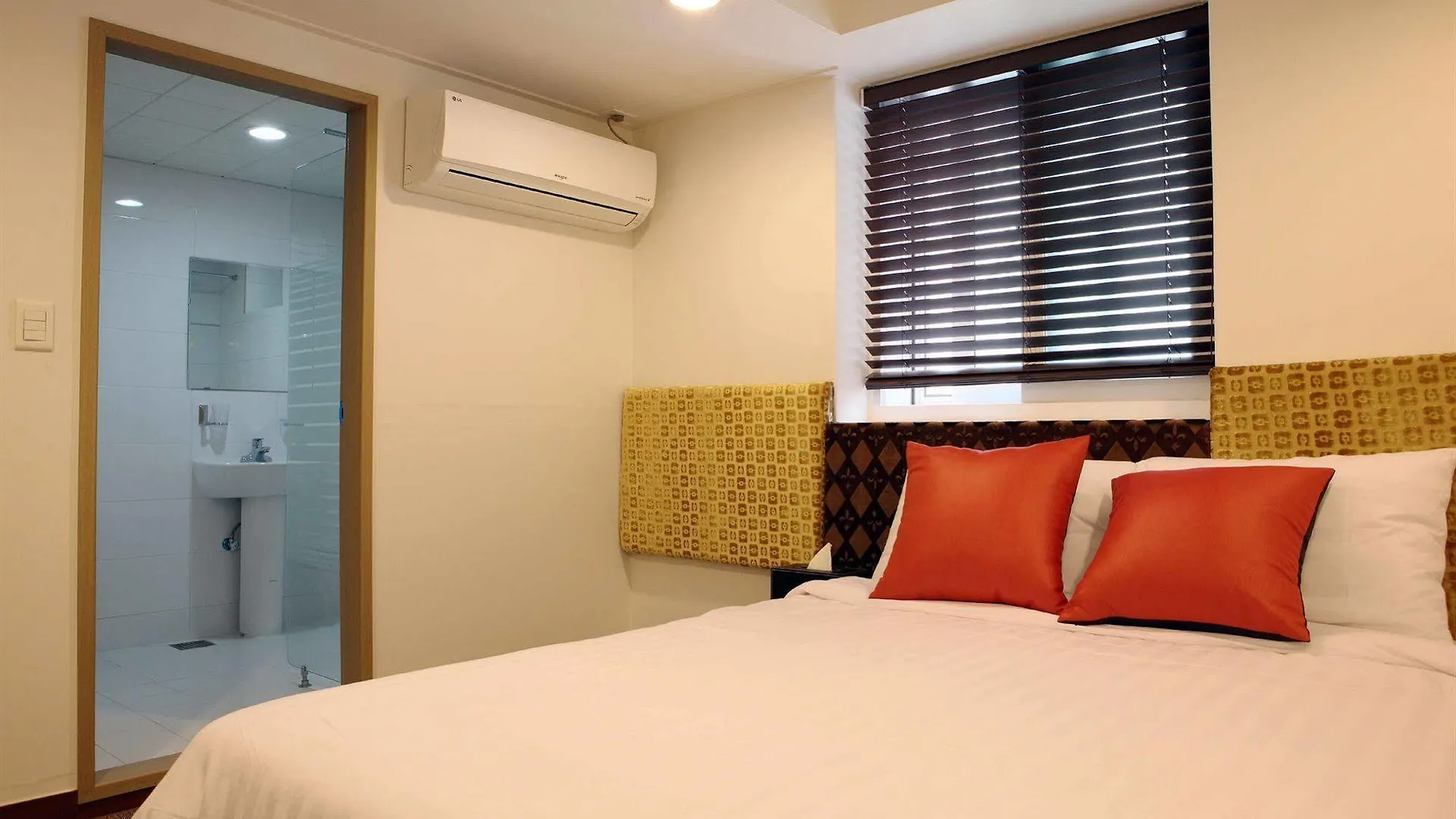 Seoul City Hotel 2*,  South Korea
